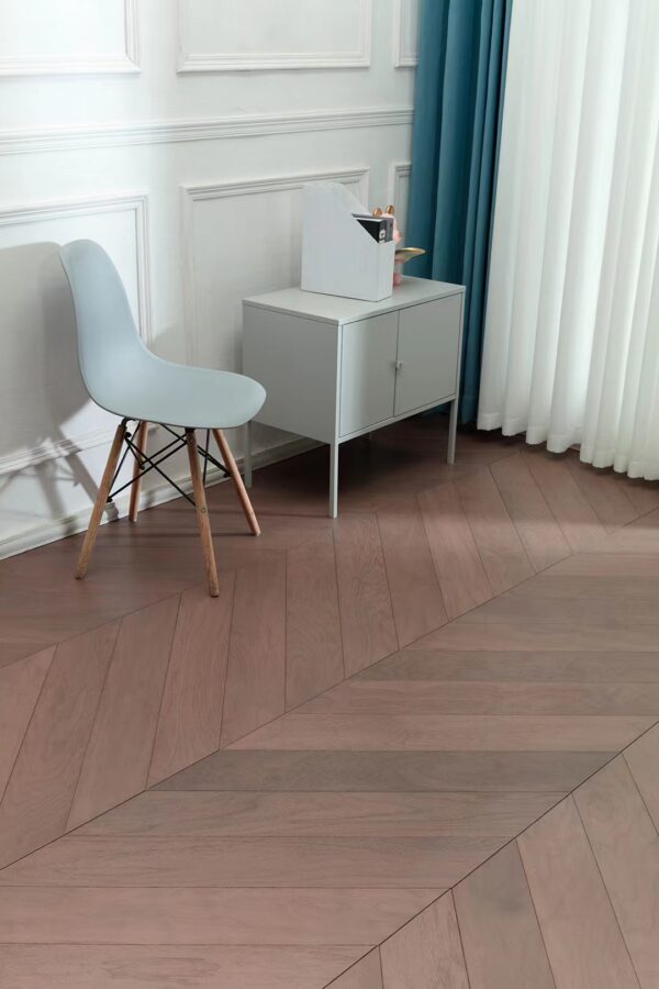 Multi-layer  Walnut Chevron Engineering Wood Floor
